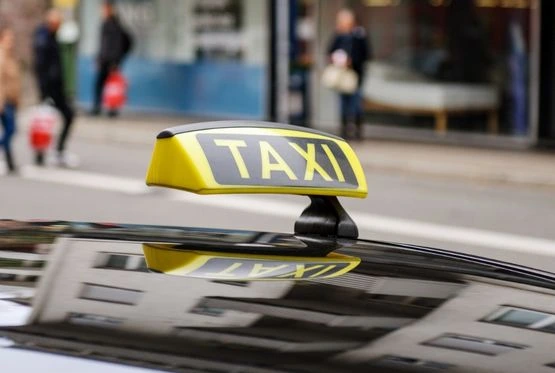 Profi KFZ Ortung - GPS Tracker Auto für Taxi Unternehmen